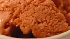 Glace fraise-basilic