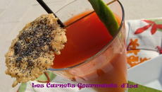 Gaspacho à la pastèque et sa tuile au parmesan et pavot