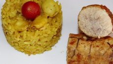 Œuf de poisson de merlu (ou rogue) et risotto de curry aux calamars