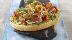 Bruschetta à la roquette et au jambon de Parme