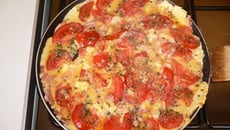 Omelette aux tomates-cerises et échalotes