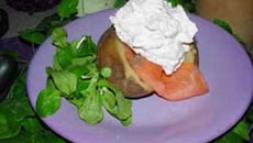 Pomme de terre farcie au saumon fumé & sa chantilly