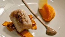 Dos de cabillaud, pulpe de courge au Comté, potimarron cru et pâte de noix