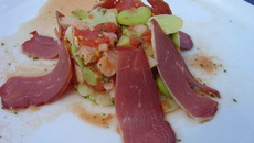 Salade maison de féves à la tomate et au magret de canard