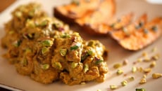 Agneau Korma à ma façon et patates douces rôties à la coriandre