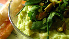 Guacamole aux pistaches et aux herbes fraîches