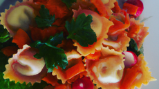 Salade de ravioles croquantes