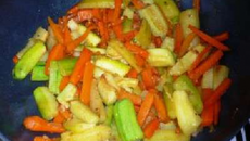 Légumes au wok carottes et courgettes