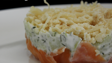 Crumble concombre et saumon fumé