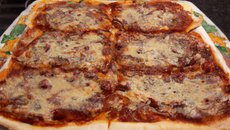 Pizza maison généreuse