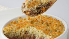 Crumble d'agneau confit au Société à saupoudrer