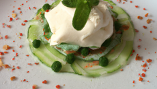 Carpaccio de homard et glace de Philadelphia  - Sponge cake de concombre et poudre de mojito