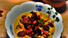 Velouté de courge, châtaignes et chorizo