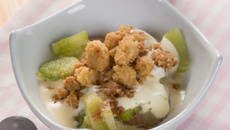 Crumble de rhubarbe et son sabayon au crémant