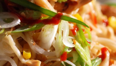 Nouilles chinoises au poulet et au maïs