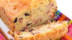 Cake aux lardons et olives au Brie Cœur de Lion