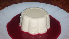Panna cotta et son coulis de framboises