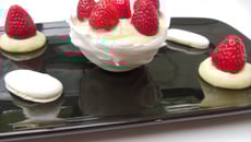 Fraises en nid meringué et crème citronnée