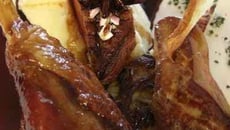 Déclinaison autour du canard et de la pomme de terre, La cuisse en miroton, le filet rôti aux dragées, le foie gras « Bien sur » et la pomme de terre