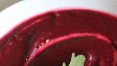 Soupe glacée à la betterave