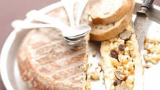 Le Saint-nectaire à partager fruits Secs, céréales et truffe d'été