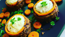 Moelleux aux carottes cœur coulant de chèvre et tapenade