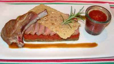 Agneau de lait des Pyrénées, caviar d'aubergines et fondue de tomates, tuile de Parmesan