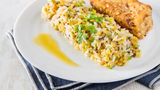 Lentilles corail, riz et quinoa et son saumon pané en croûte de noisettes et agrumes