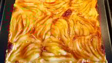 Tarte fine aux poires caramélisées au miel aux épices