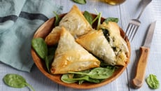 Spanakopita (chaussons grecs à la feta et aux épinards)