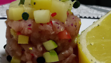 Tartare de thon rouge, pommes granny smith graine de pavot et citron confit