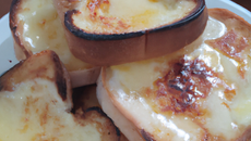 Toast chaud à la fourme d'ambert