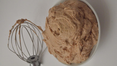 Crème au beurre praliné à la meringue Italienne