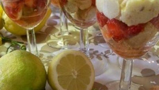 Verrine malacucina aux fraises corses, brocciu, confiture de clémentines et noisette corses