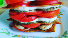 Mille-feuilles de tomates au concombre