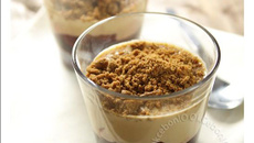 Quetsches pochées au vin épicé, crème caramel et spéculoos