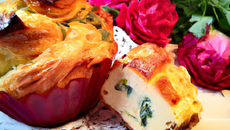 Cake au choux rouge et au roquefort papillon