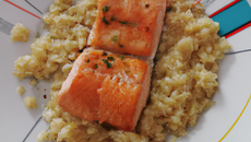 Risotto au saumon grillé
