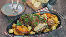 Gigot d'agneau rôti aux légumes d'automne