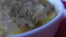 Compotée de pommes au beurre d'orange en crumble d'épices