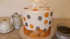 Layer cake or argent pomme cannelle caramel au beurre salé