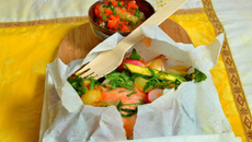 Papillote de saumon aux légumes de printemps, sauce vierge