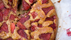 Gâteau aux fraises simple et rapide