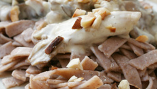 Tagliatelles à la farine de châtaignes, sauce aux pleurotes et éclats de noisettes torréfiées