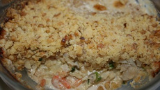 Crumble aux noix, de poisson et crevettes