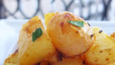 Pommes de terre nouvelles rôties à la moutarde douce