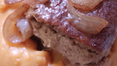 Parmentier de boudin au crémeux de marrons compotés d'oignons caramélisés au melfor