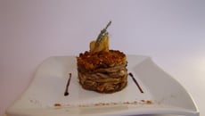 Canard aux navets revisité à la cannelle, miel de thym, pain d'épices et noisettes