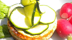 Tartines - cheesecakes aux Carrés frais, feta et courgette