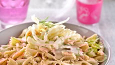 Farfalles amarante à la truite,aux algues et crème de fenouil à l'aneth